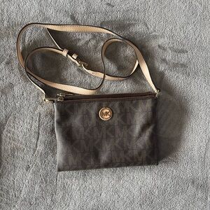 EUC MK MICHAEL KORS CROSSBODY PURSE